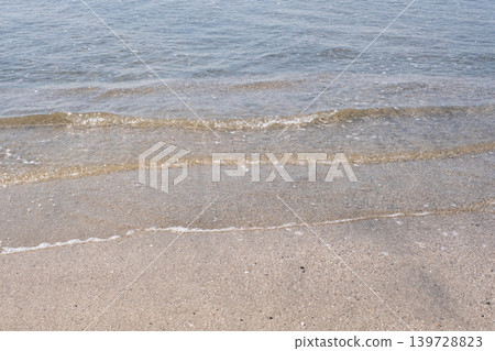 海浪拍打著沙灘-湘南由比濱 海浪拍打著沙灘-湘南由比濱 139728823
