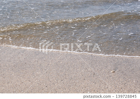 海浪拍打著沙灘－湘南由比濱 139728845