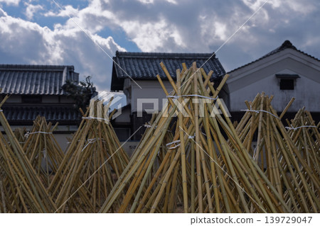 拍攝了作為奈良生駒市的高山地區的茶的原料的竹子被曬乾的狀況 拍攝了作為奈良生駒市的高山地區的茶的原料的竹子被曬乾的狀況 139729047
