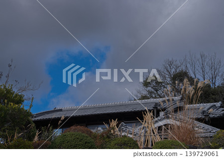 Photographed the situation that the bamboo which becomes raw material of tea of Takayama district of Ikoma-shi, Nara is sun-dried 139729061