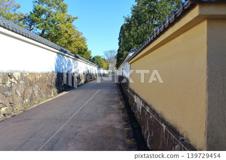 【姬路市】古古園：分隔花園建築群的土牆 139729454