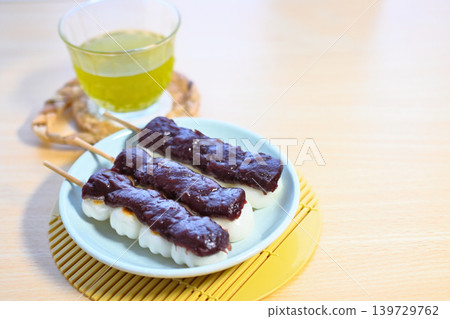 A simple and nostalgic taste: sweet red bean paste skewers A simple and nostalgic taste: sweet red bean paste skewers 139729762