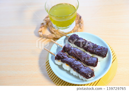 A simple and nostalgic taste: sweet red bean paste skewers A simple and nostalgic taste: sweet red bean paste skewers 139729765