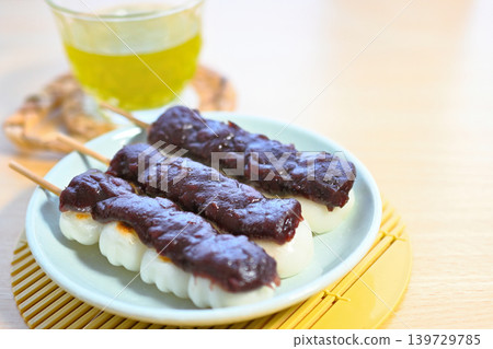 A simple and nostalgic taste: sweet red bean paste skewers A simple and nostalgic taste: sweet red bean paste skewers 139729785