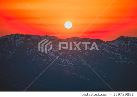 Sunset viewed from Mt. Hiratake in the Tanigawa mountain range Sunset viewed from Mt. Hiratake in the Tanigawa mountain range 139729891