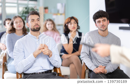 Students sit attentively in the classroom and listen to lectures 139730189