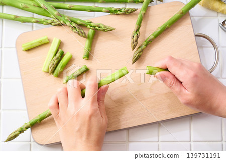 The process of preparing green asparagus by breaking it by hand. The process of preparing green asparagus by breaking it by hand. 139731191