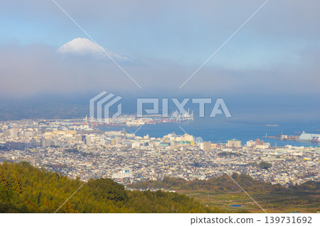 從靜岡縣日本平市眺望富士山的日落 139731692