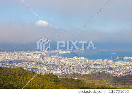 從靜岡縣日本平市眺望富士山的日落 139731693