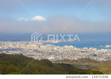 從靜岡縣日本平市眺望富士山的日落 139731696