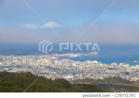 從靜岡縣日本平市眺望富士山的日落 139731701