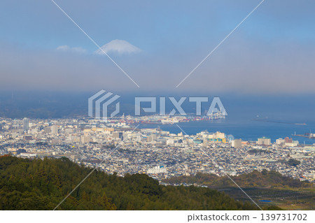 從靜岡縣日本平市眺望富士山的日落 139731702