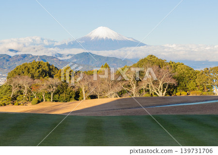 從靜岡縣日本平市眺望富士山的日落 139731706