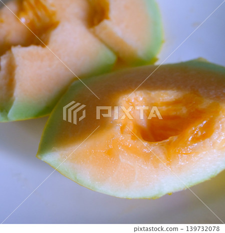 slices of melon 139732078