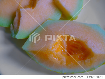 slices of melon 139732079