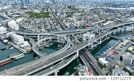 城市和道路景觀的無人機空拍 139732279