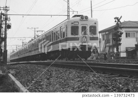 Odakyu Railway, 2320 series 2326- (4 cars) + 2400 series, Sagami-Ono - Odakyu-Sagamihara, August 30, 1971. 139732473