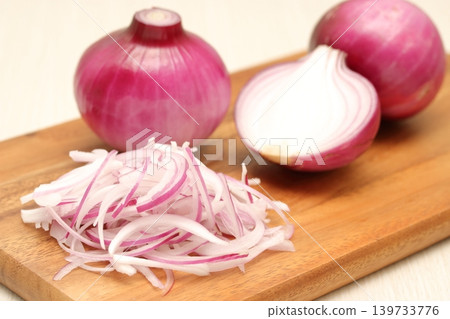 Cooking red onions Cooking red onions 139733776