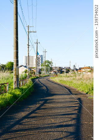鄉村道路和柵欄的輪廓 鄉村道路和柵欄的輪廓 139734022