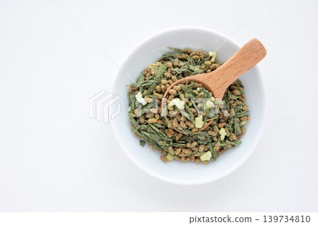抹茶泡的糙米茶特寫 139734810