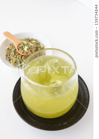 Cold matcha-infused brown rice tea 139734844