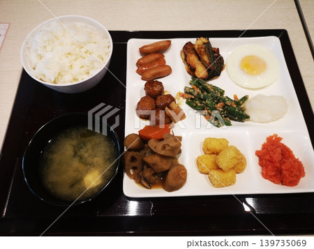 遊輪上的自助早餐 遊輪上的自助早餐 139735069