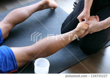 Sports, massage, sports massage, soles of feet, calves, soccer, football Sports, massage, sports massage, soles of feet, calves, soccer, football 139735227