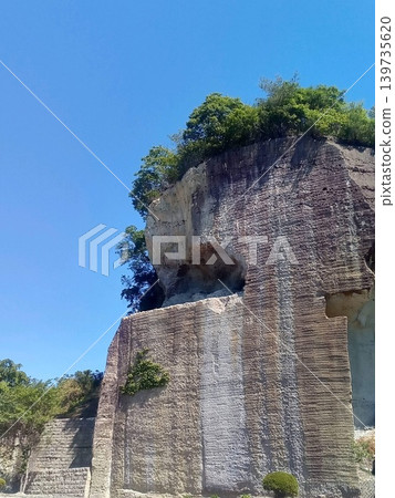 The rock face of Oya stone towering against the blue sky (Oya Museum) [Vertical composition] 139735620