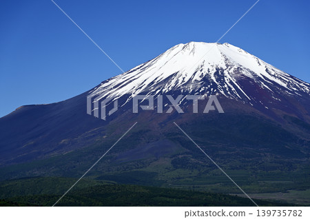 Mount Fuji in May (Photo taken near Yamanakako Myojinyama Panorama Platform) Mount Fuji in May (Photo taken near Yamanakako Myojinyama Panorama Platform) 139735782