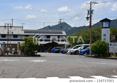三重縣龜山市：關宿路邊站和藍天 139737001