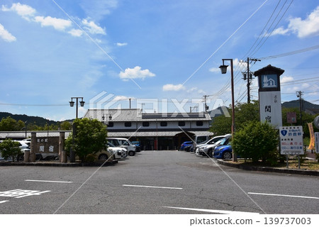 三重縣龜山市:關宿路邊站和藍天 三重縣龜山市:關宿路邊站和藍天 139737003
