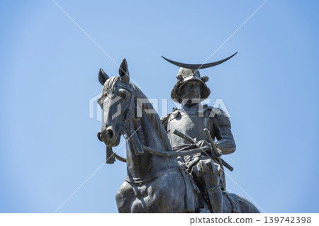 Fresh greenery and the equestrian statue of Date Masamune 139742398