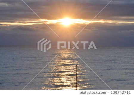 海岸線和日出 海岸線和日出 139742711