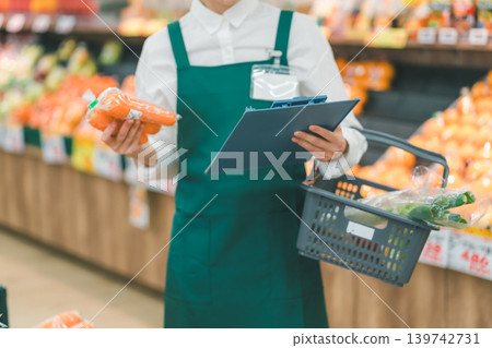 超級市場 超市 店員 139742731