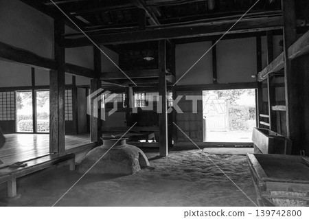 An old thatched-roof house located in Hitachi Fudoki-no-Oka, Ibaraki Prefecture. An old thatched-roof house located in Hitachi Fudoki-no-Oka, Ibaraki Prefecture. 139742800