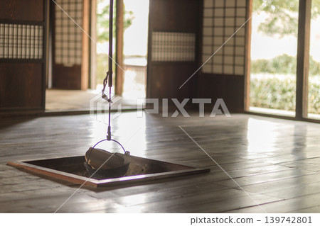 An old thatched-roof house located in Hitachi Fudoki-no-Oka, Ibaraki Prefecture. An old thatched-roof house located in Hitachi Fudoki-no-Oka, Ibaraki Prefecture. 139742801
