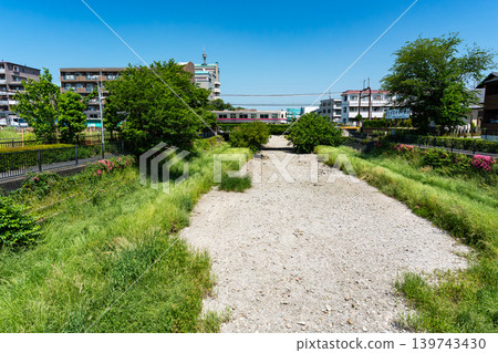 The parched Nogawa River; a view of the Keio Line from Kurumabashi Bridge; Kikunodai, Chofu City, Tokyo The parched Nogawa River; a view of the Keio Line from Kurumabashi Bridge; Kikunodai, Chofu City, Tokyo 139743430