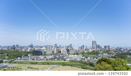 從青葉城遺址欣賞清新綠色的仙台市全景 139743502