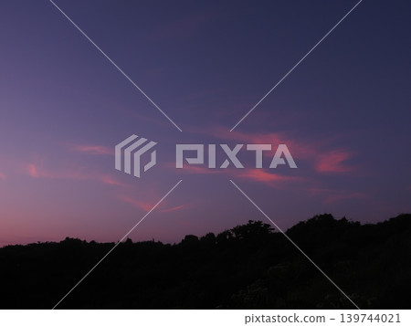 The scenery of the afterglow after sunset 139744021