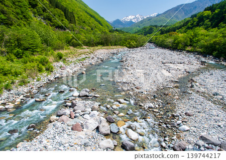 地藏平佐保水壩,奧飛驒溫泉鄉地區的一處風景名勝。 地藏平佐保水壩,奧飛驒溫泉鄉地區的一處風景名勝。 139744217