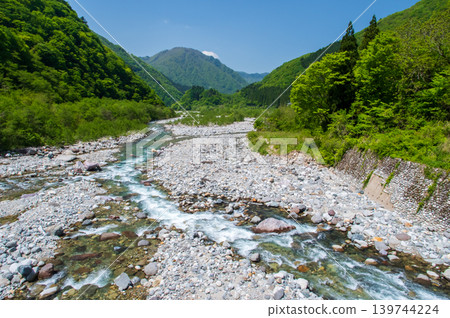 地藏平佐保水壩,奧飛驒溫泉鄉地區的一處風景名勝。 地藏平佐保水壩,奧飛驒溫泉鄉地區的一處風景名勝。 139744224