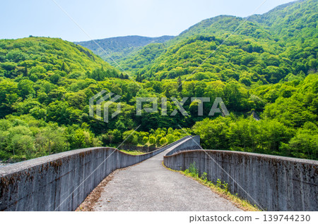 地藏平佐保水壩,奧飛驒溫泉鄉地區的一處風景名勝。 地藏平佐保水壩,奧飛驒溫泉鄉地區的一處風景名勝。 139744230