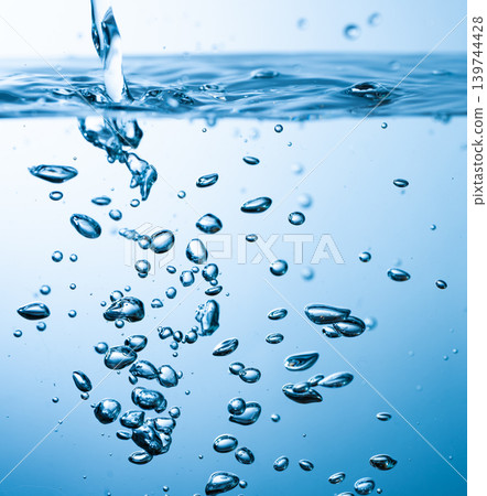 Pour water Pour water 139744428