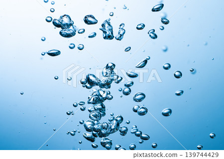 倒水 139744429