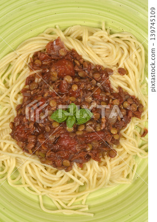 Spaghetti with Lentil Bolognese Sauce 139745109
