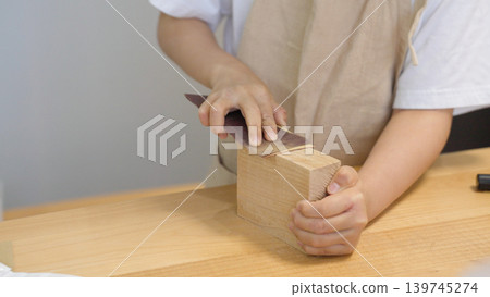 A child sanding wood with sandpaper (crafts/DIY) 139745274