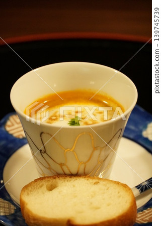 熱湯和美味麵包 熱湯和美味麵包 139745739