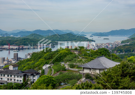 從千光寺公園可以俯瞰尾道海峽和瀨戶內海的全景。 從千光寺公園可以俯瞰尾道海峽和瀨戶內海的全景。 139745808