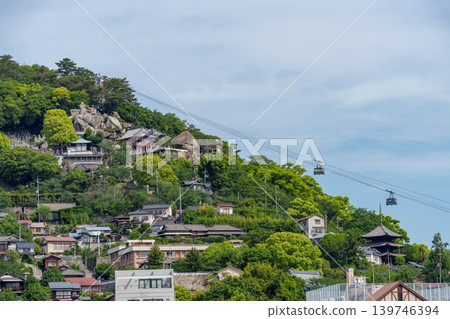 從向井島看到的尾道市景和千光寺山索道。 從向井島看到的尾道市景和千光寺山索道。 139746394