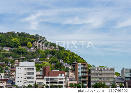 從向井島看到的尾道市景和千光寺山索道。 從向井島看到的尾道市景和千光寺山索道。 139746402